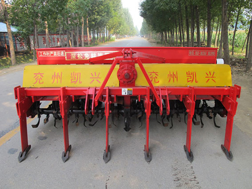 2BMYFS-12(6)12(6)-6深松免耕施肥播種機